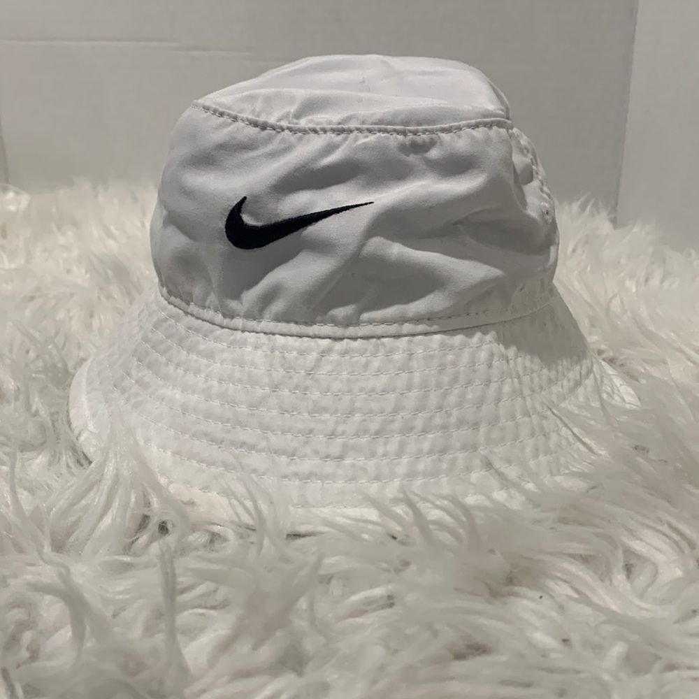 NIKE toddler bucket hat UPF40+ white embroidered logo adjustable chin strap